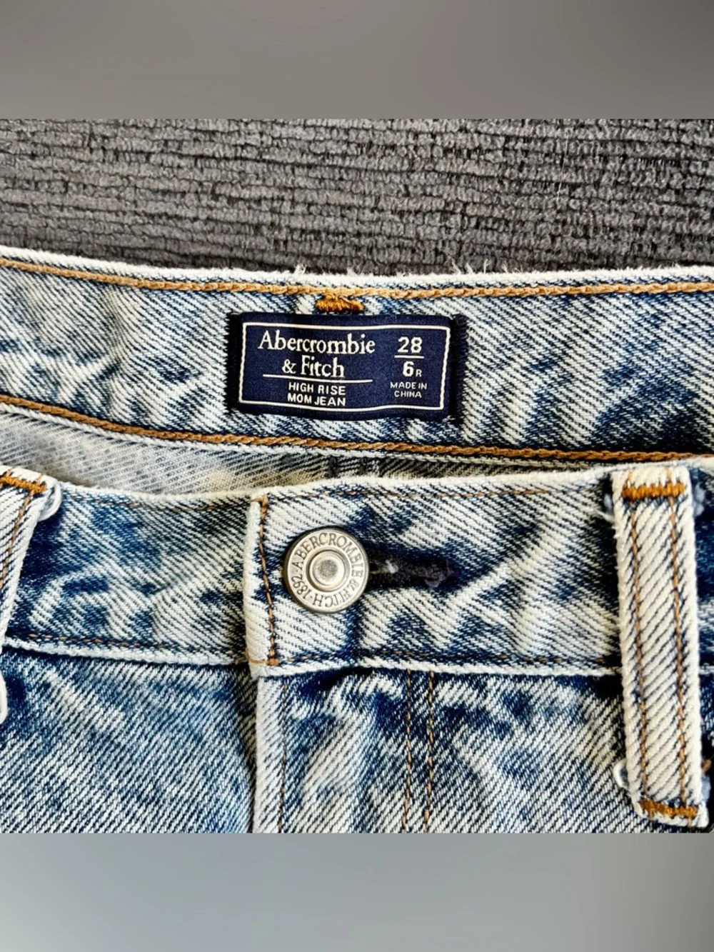 Abercrombie Fitch Jeans Tapered High Rise Mom Jean Women’s 28” - Picture 3 of 7
